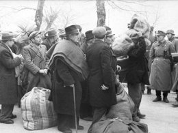 Депортация евреев из Янины в Лариссу (Греция) для дальнейшей переправки в Освенцим. Март 1944 г. Фото: Яд ва-Шем