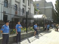 Посольство РФ в Киеве под усиленной охраной милиции