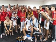 Ангела Меркель со сборной Германии по футболу
