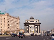 Триумфальная арка на Кутузовском проспекте в Москве