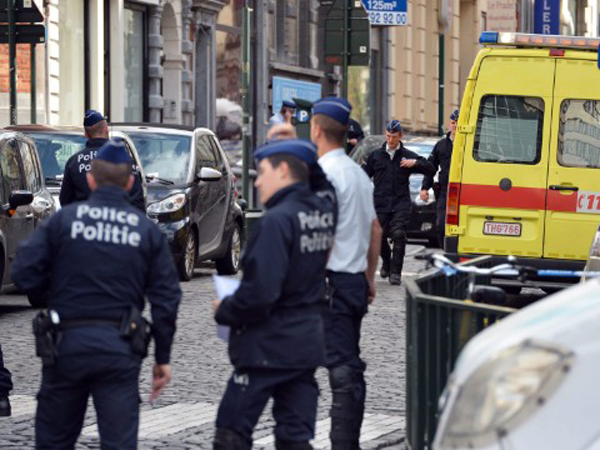 Бельгийская полиция на месте расстрела посетителей Еврейского музея в Брюсселе