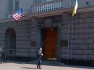 Флаг США на здании СБУ в Киеве