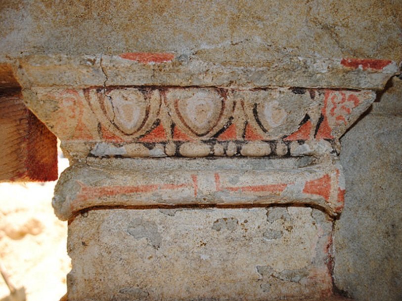 Фрагмент колонны в гробнице в Амфиполе
