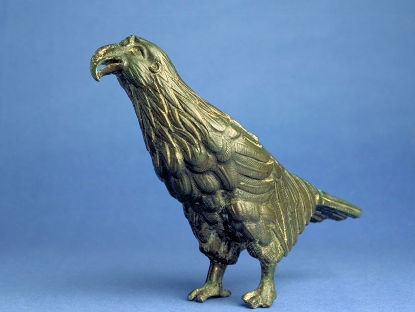 Найденная в Каллеве статуэтка орла