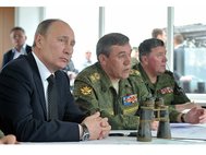 Владимир Путин наблюдает за учениями войск Центрального и Восточного военных округов. Фото: Пресс-служба Президента РФ