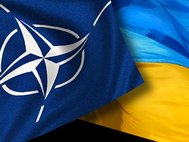 Флаги Украины и НАТО