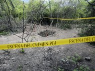 На месте захоронений в Игуале, Мексика