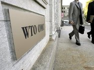 На входе в штаб-квартиру ВТО в Женеве, Швейцария