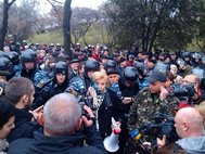 Харьковская коммунистка Алла Александровская во время митинга
