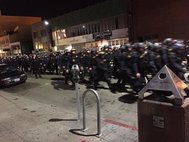 Полицейские во время беспорядков в США