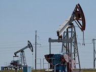 Нефтяные вышки на юге России