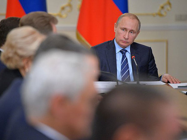 Владимир Путин на совещании в Ново-Огорево