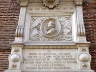 Мемориальная доска, сообщающая о захоронении Сервантеса