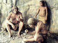 Неандертальцы, реконструкция из Моравского музея (Чехия)