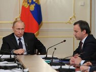 Владимир Путин и Аркадий Дворкович на совещании с членами правительства