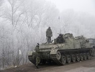 Украинская военная техника между Артемовском и Дебальцево