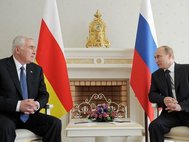 Владимир Путин и президент Южной Осетии Леонид Тибилов