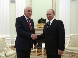 Леонид Тибилов и Владимир Путин