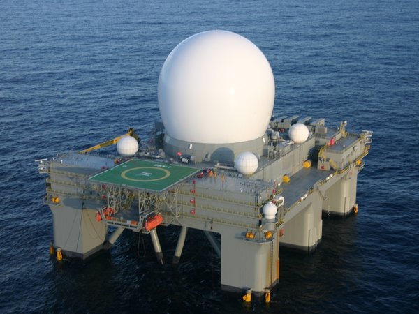 Плавучий радар системы ПРО США