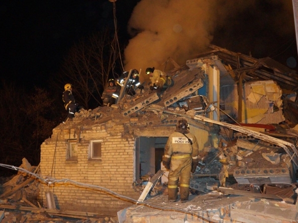 Последствия взрыва в жилом доме в поселке Зауральский