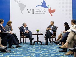 Рауль Кастро и Барак Обама на саммите в Панаме