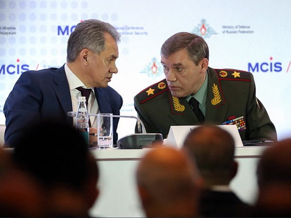 Сергей Шойгу и Валерий Герасимов на конференции по безопасности в Москве