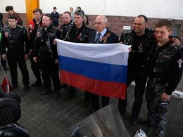 Польские байкеры с российским флагом