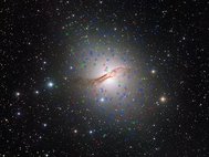 Галактика Centaurus A и шаровые скопления вокруг нее