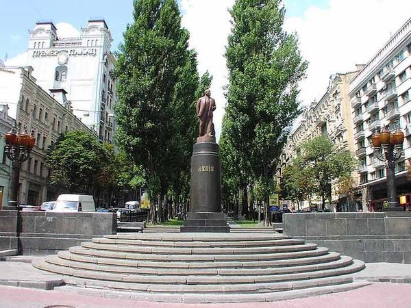 Памятник Ленину в Киеве
