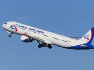 Самолет «Уральских авиалиний»