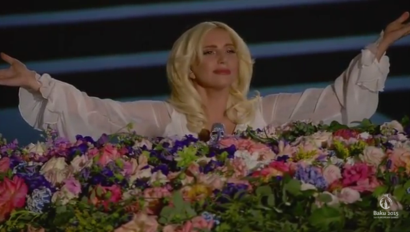 Леди Гага на церемонии открытия Европейских игр 2015