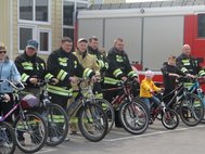 Спасатели МЧС на велосипедах