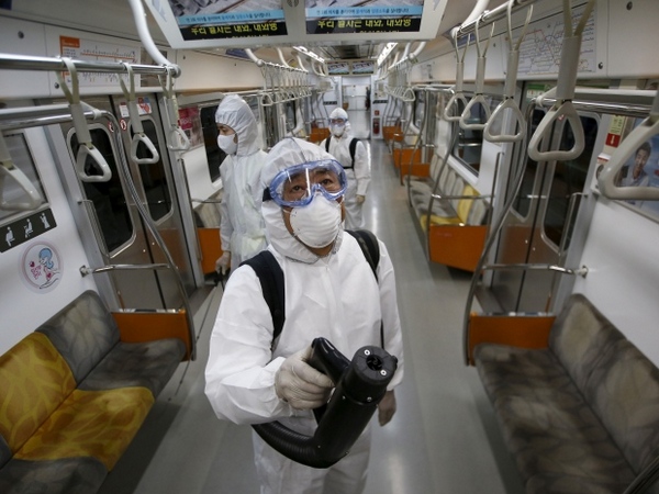 Дезинфекция в корейском метро из-за MERS
