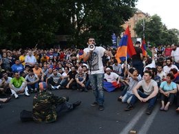 Акция протеста на проспекте Баграмяна