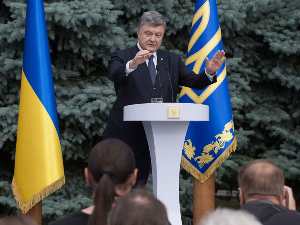 Петр Порошенко на презентации проекта изменений в Конституцию Украины