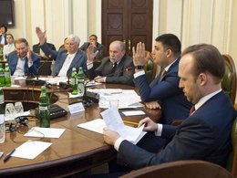 Голосуют члены Конституционной комиссии Украины