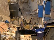 Разбор завалов казармы в Омске