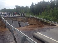 Промоина на трассе Тюмень - Ханты-Мансийск
