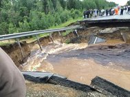 Яма на трассе Тюмень - Ханты-Мансийск