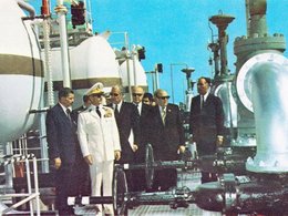 Шах Ирана Мохаммед Реза Пехлеви открывает на открытии нефтяных объектов Ирана. Ноябрь 1970 г.