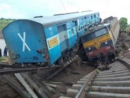 Столкновение поездов в Индии