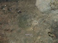 Каменная ниша на стоянке неандертальцев в Абрик-Романи