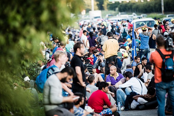 Беженцы по дороге в Австрию