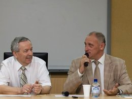 Евсей Гурвич и Александр Аузан на диспуте АНЦЭА