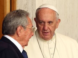 Рауль Кастро и папа римский Франциск