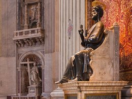 Статуя апостола Петра в Ватикане