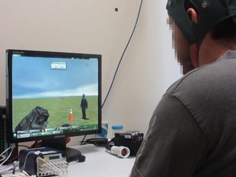 Пациент тренируется в виртуальной реальности
