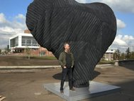 Василий Слонов и его работа «Большое ватное сердце Родины»