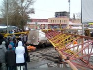 Падение башенного крана в Омске