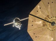 Союз ТМА-19М с экипажем экспедиции МКС-46/47 приближается к МКС. Фото: NASA